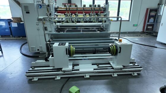 Slitter Rewinder Machine ontworpen voor het snijden en terugdraaien van Lithiumbatterij Separator met grote touchscreen werking